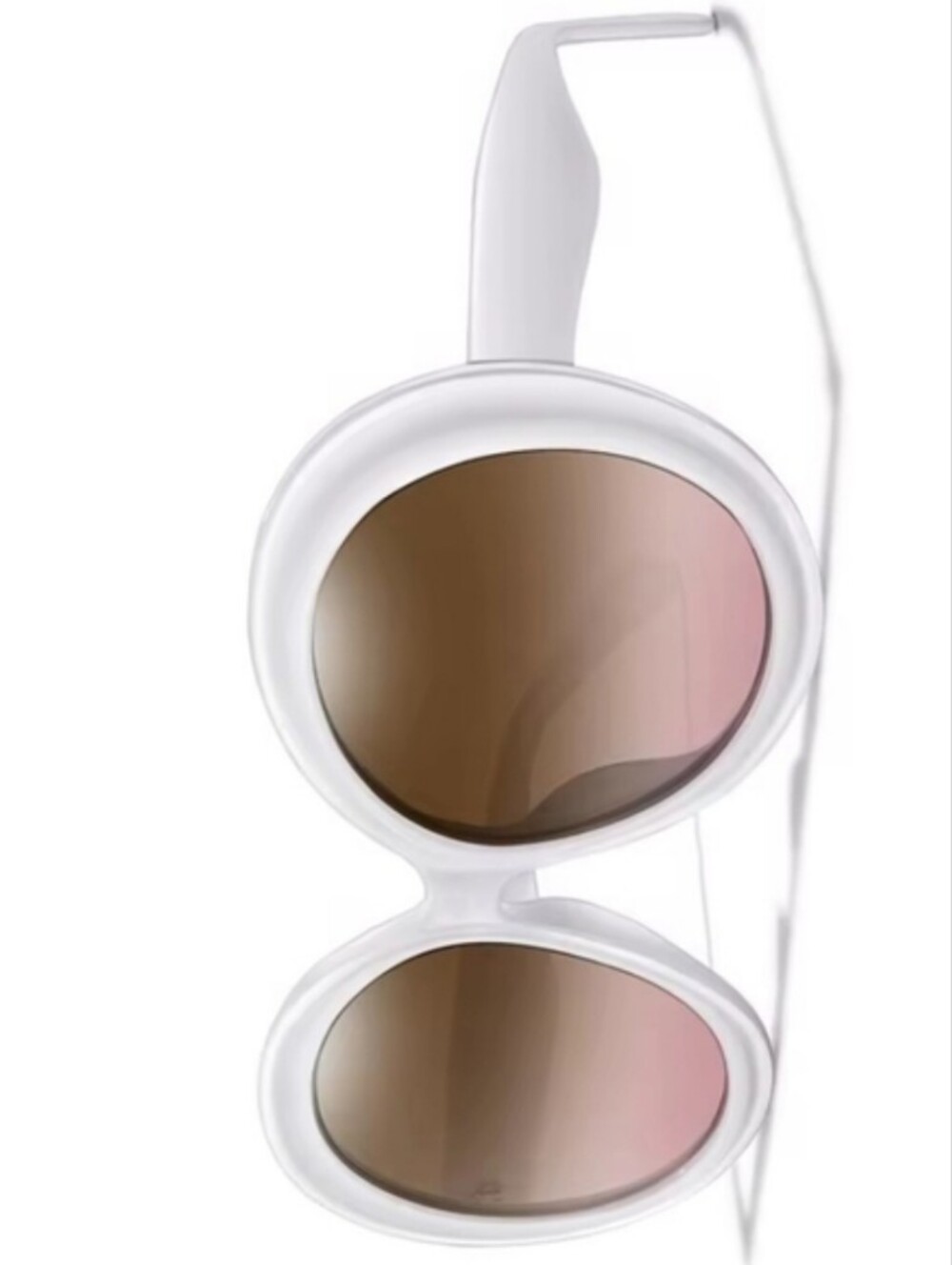 White Round Sunglasses with Brown-to-Pink Gradient Lenses